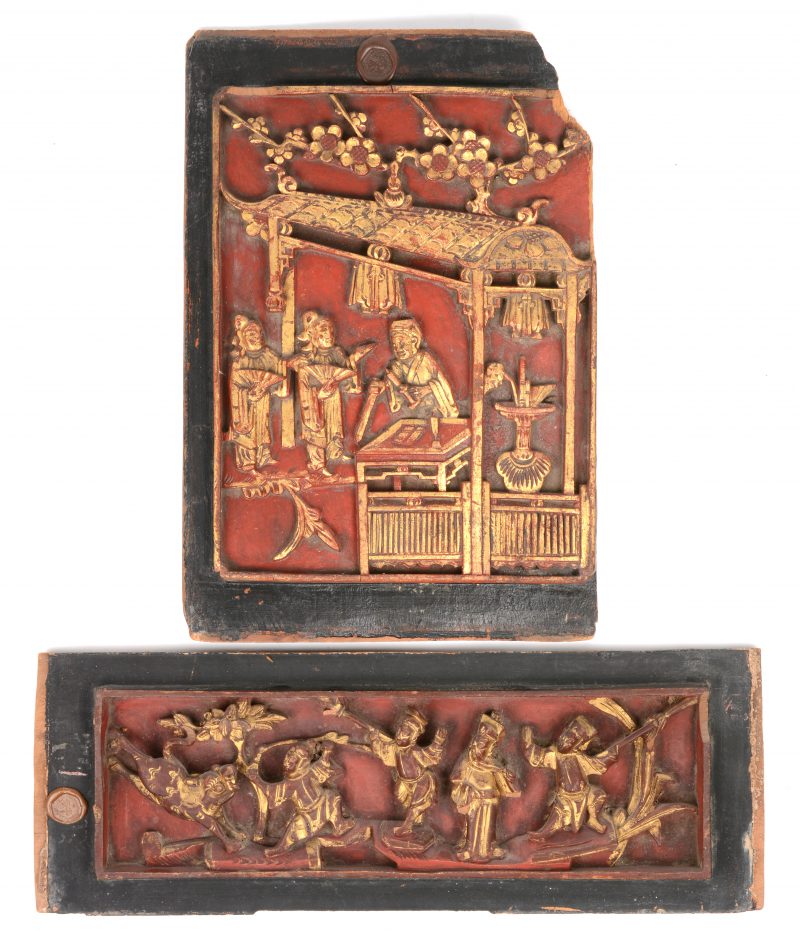 Twee antieke Chinese goudlaksculpturen. Kanton.
