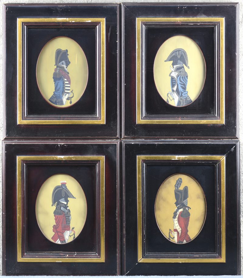 Een reeks van vier handgeschilderde officiers in profiel. Olieverf op paneel.