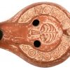 Een oud romeinse aardewerken olielamp afkomstig uit noord afrika. Oortje afgbroken.