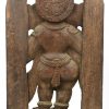 Een gebeeldhouwd tropisch houten beeld met voorstelling van Ganesha.