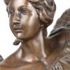 “Engel”. Een gepatineerd bronzen beeld naar het werk van Mathurin Moreau op arduinen sokkel.