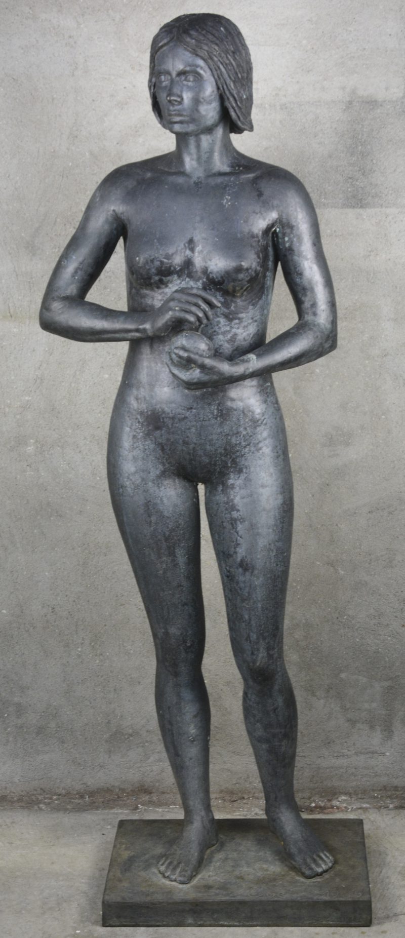 “Eve”. Een bronzen beeld. Gedateerd 1985.