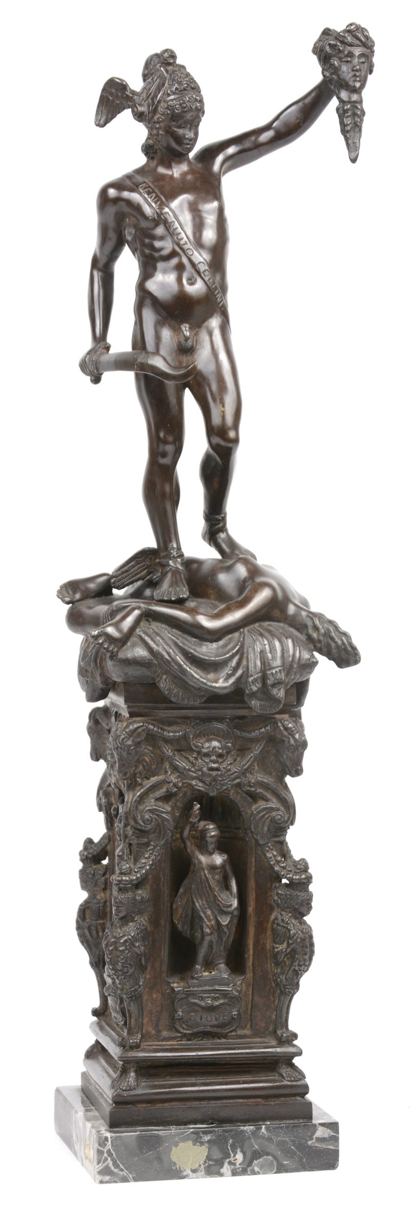 “Perseus met de kop van Medusa”. Kleine versie van het beeld van Benvenuto Cellini. Met marmeren voetstuk.