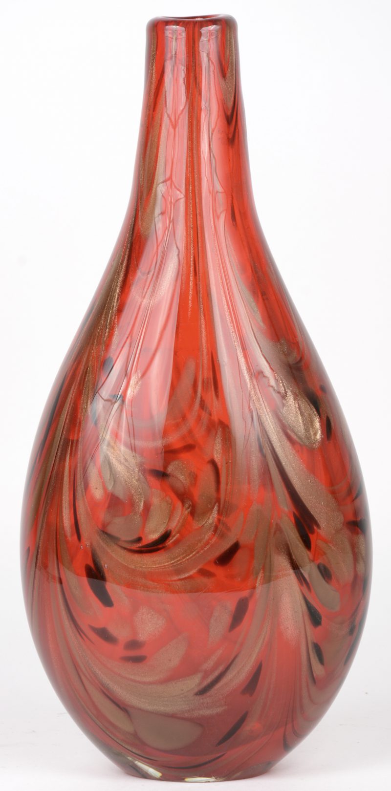 Rode Murano glaspasta vaas met gouden inclusies.