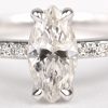 Een 18 K witgouden ring bezet met een diamant markies van +- 0,60 ct. en briljanten met een gezamenlijk gewicht van +- 0,20 ct.
