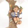 “Apple tree boy”. Een schemerlampje met twee kindjes bij een boom. Ed. Goebel. Gesigneerd en genummerd 230. Hoogte zonder montuur.