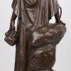 “Herderinnetje”. Een bronzen beeld met bruin patina. Gesigneerd.