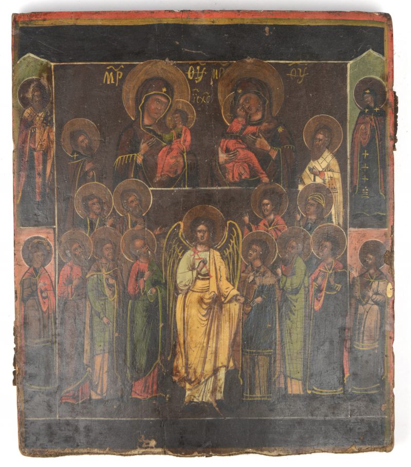Een handgeschilderd Russisch icoon met beeltenissen van de Moeder Gods met Jezus, de aartsengel Gabriël en de apostelen. Omstreeks 1800.