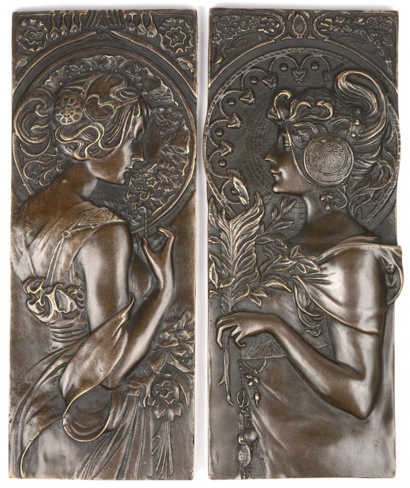Twee bronzen plaquettes in art-nouveau stijl naar het werk van Alfons Mucha.