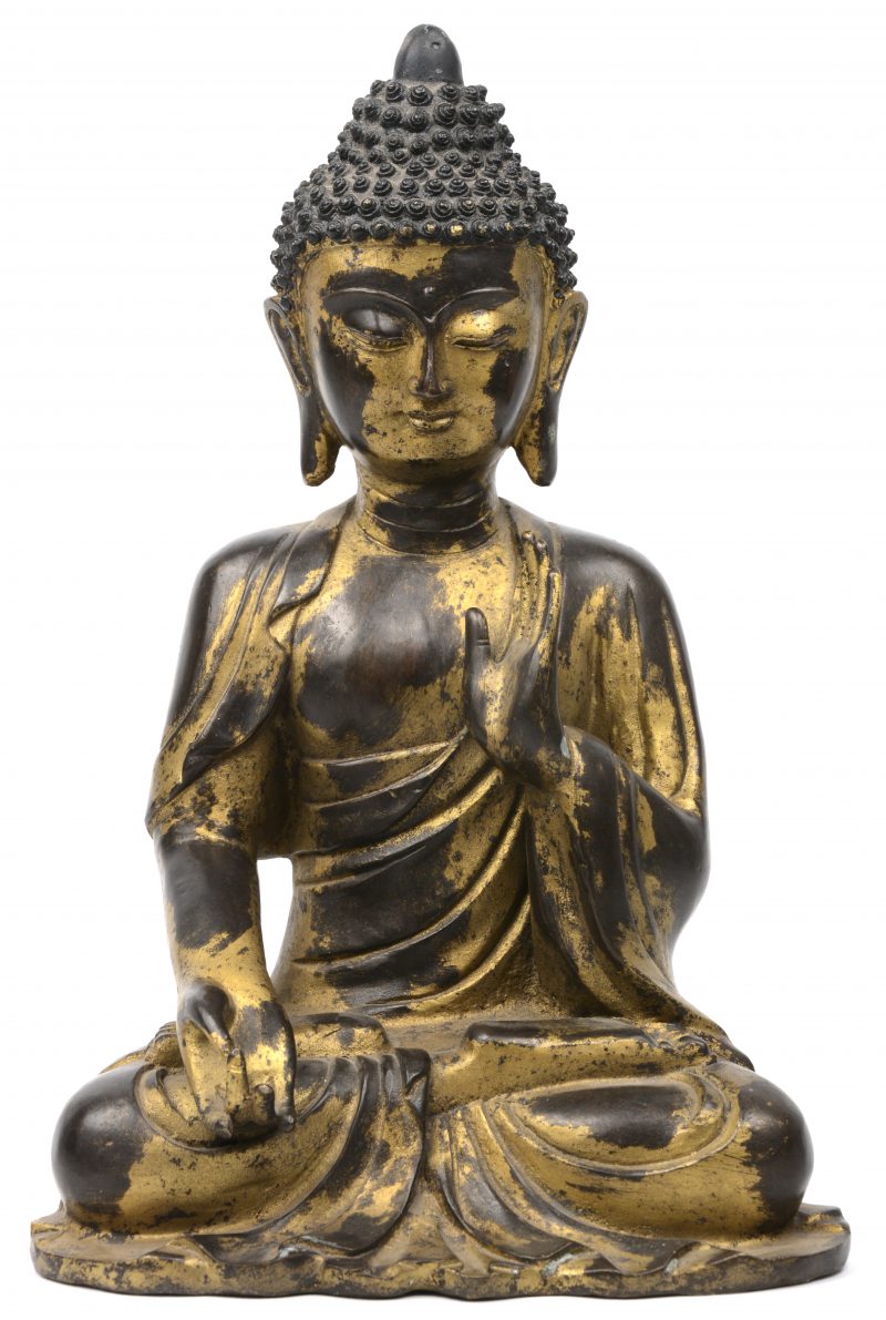 Een bronzen boeddha.