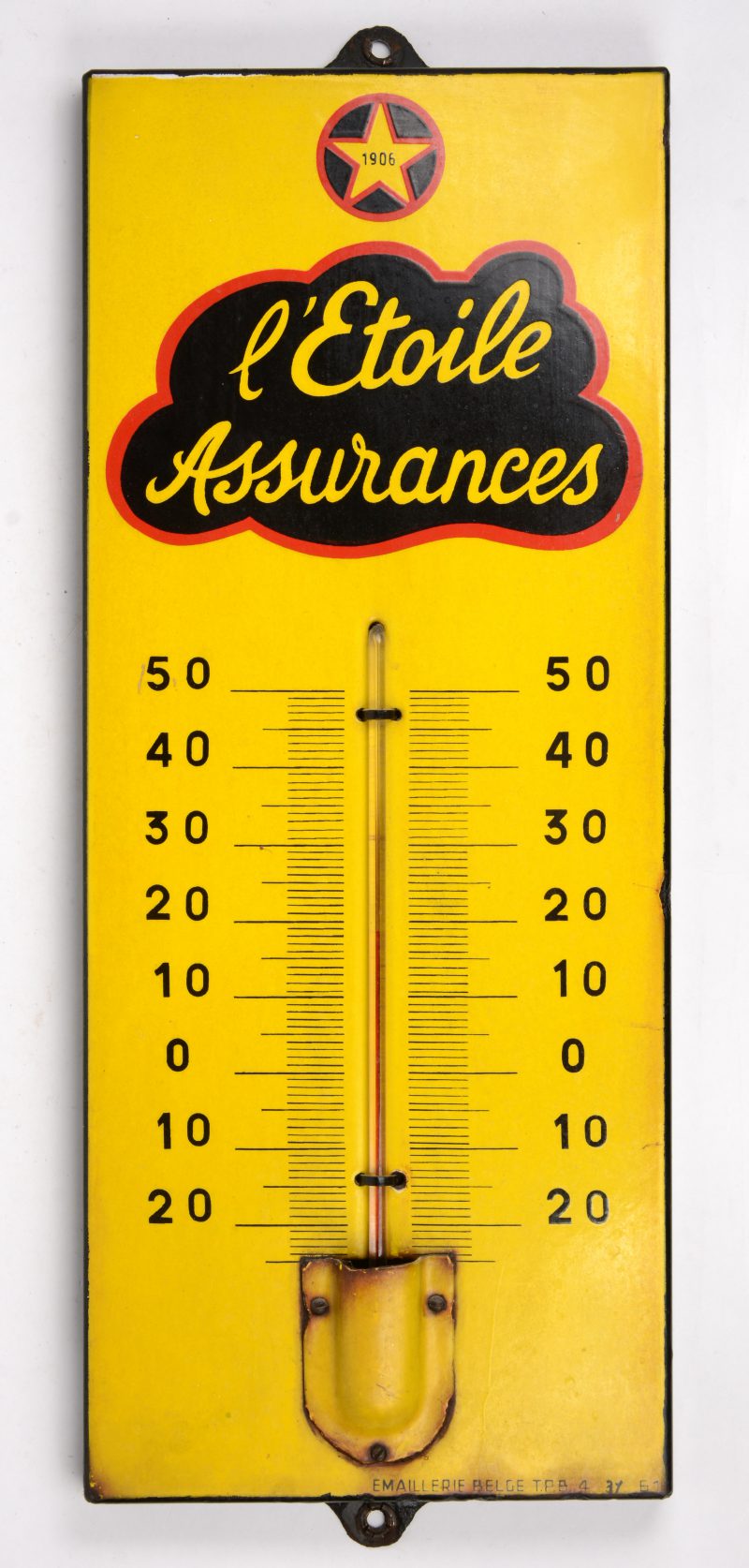 Een thermometer op geëmailleerde plaat van ‘L’Etoile assurances’.