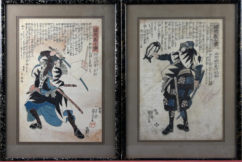 Een paar XIXe eeuwse Japanse houtsnedes met verhalen. Gesigneerd.