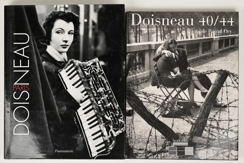 “Doisneau 40/44” en “Doisneau Paris”, twee kunstboeken.