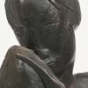 “In gedachten verzonken”. Vrouwelijk naakt. Een bronzen beeldje naar het werk van Jozef Cantré.