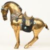 Een verzwaard bronzen paard in de stijl van de Tang-periode.