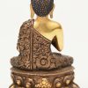 Een kleine bronzen zittende Tibetaanse Boeddha.