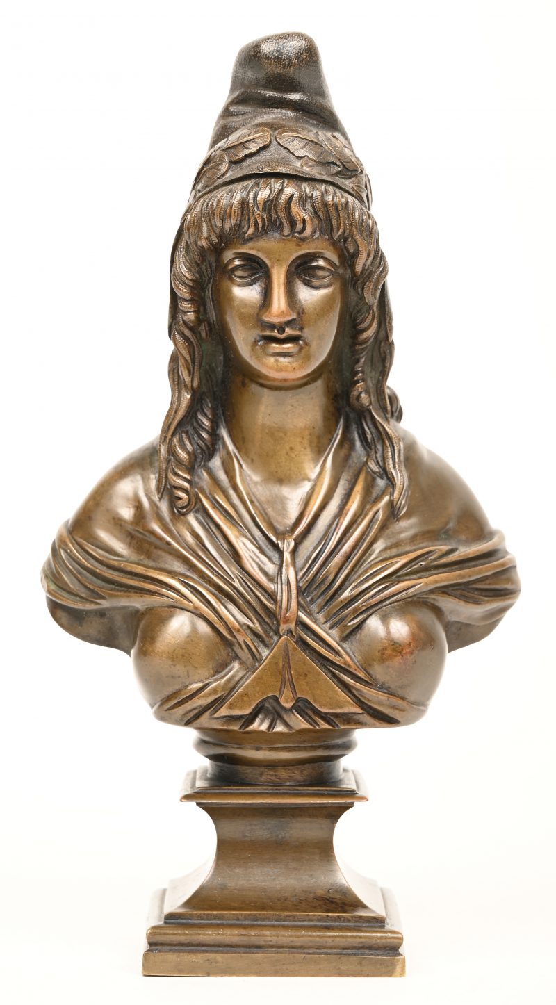 “Marianne”. Een kleine bronzen buste.