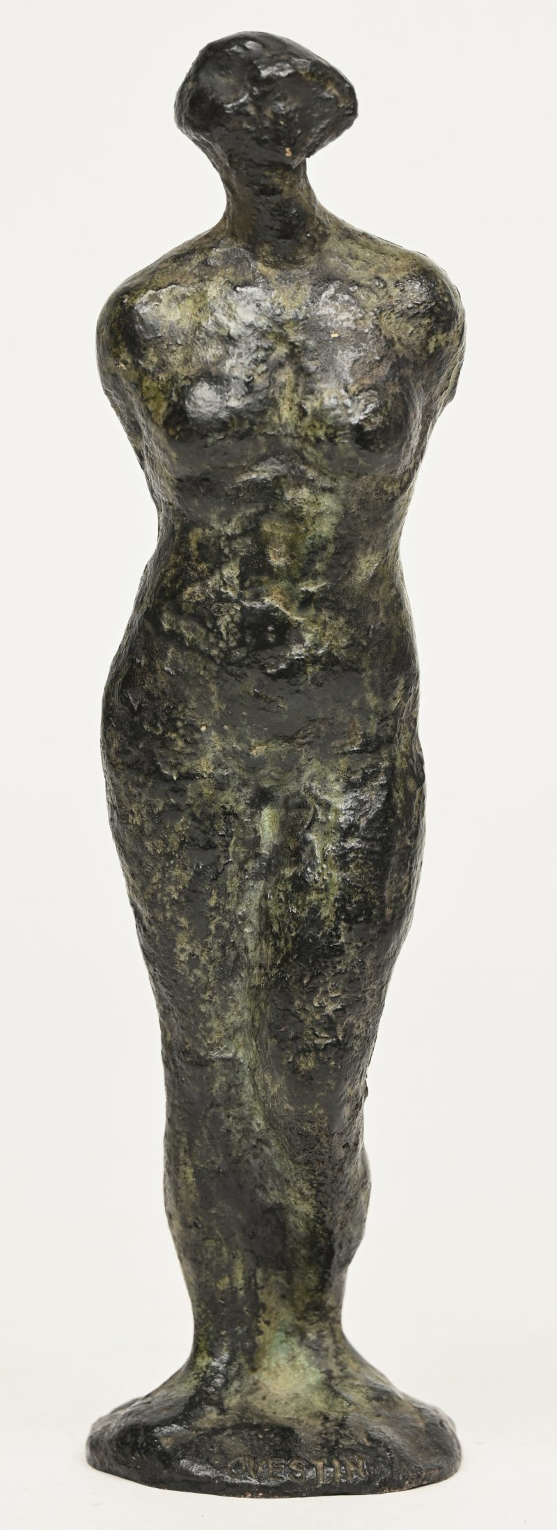 “Vrouwelijk naakt”. Een bronzen beeldje. Gesigneerd ‘Guestin’.