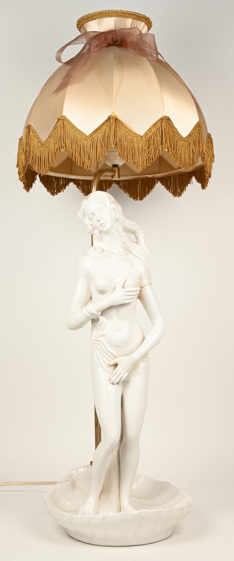 “De geboorte van Venus” Een Italiaans porseleinen lampvoet. Diverse reparaties.