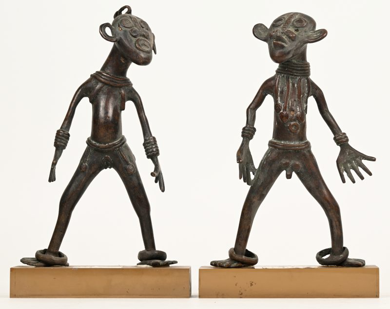 Twee oost afrikaanse beeldjes van brons.