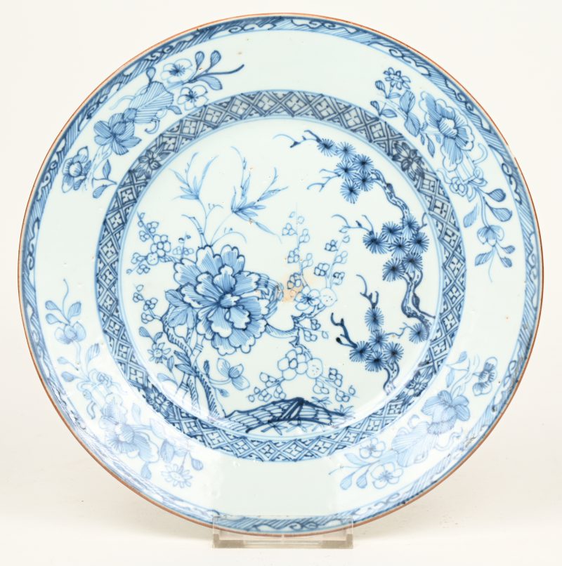 Bordje van Chinees blauw en wit porselein. XIXde eeuw.
