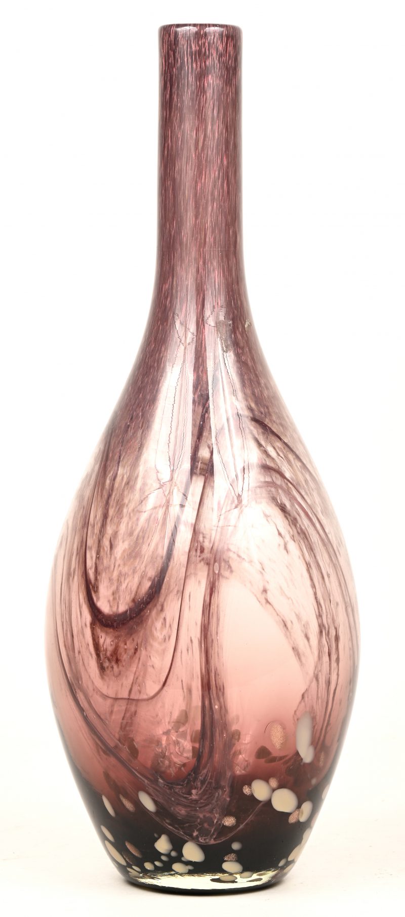 Een moderne vaas van paars en kleurloos glaspasta met details in wit.