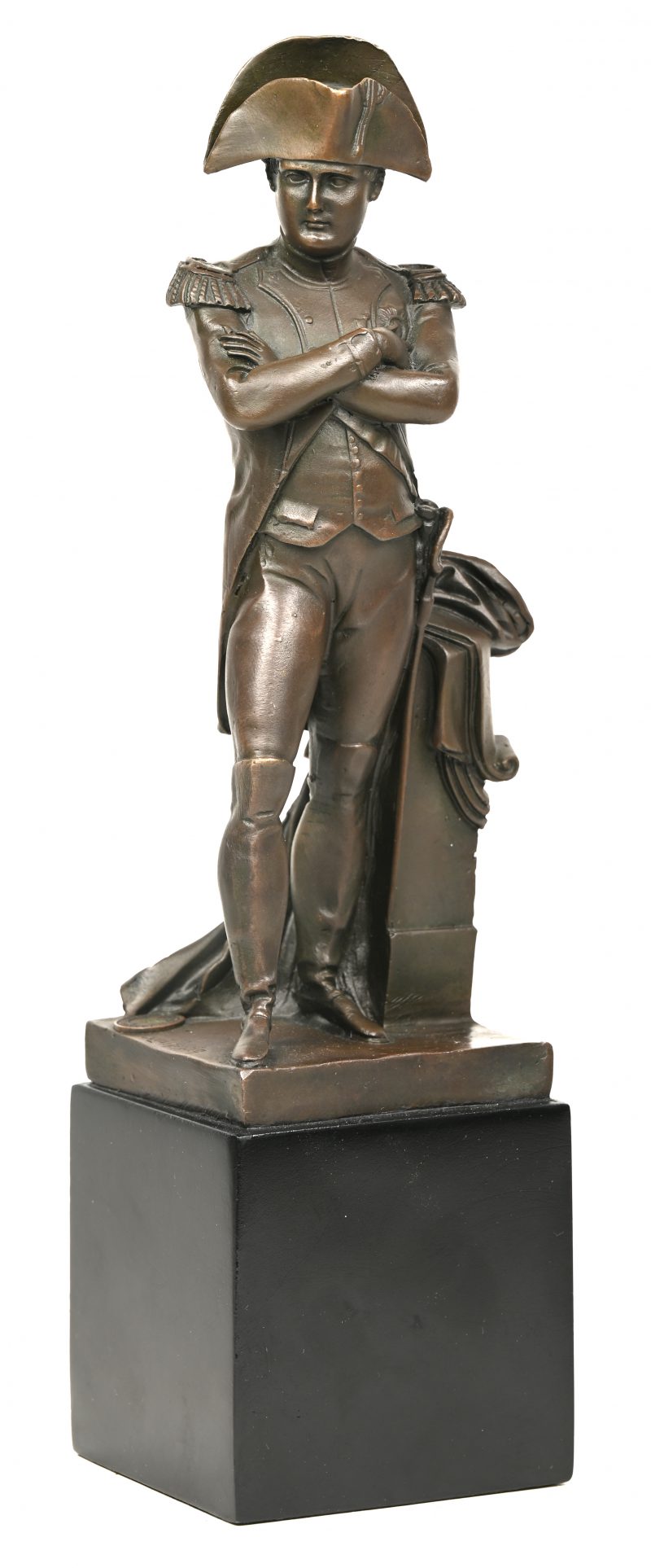 “Napoleon Bonaparte”. Een bronzen beeld naar het werk van Emile Guillemin. Met gieterijstempel en nummer.