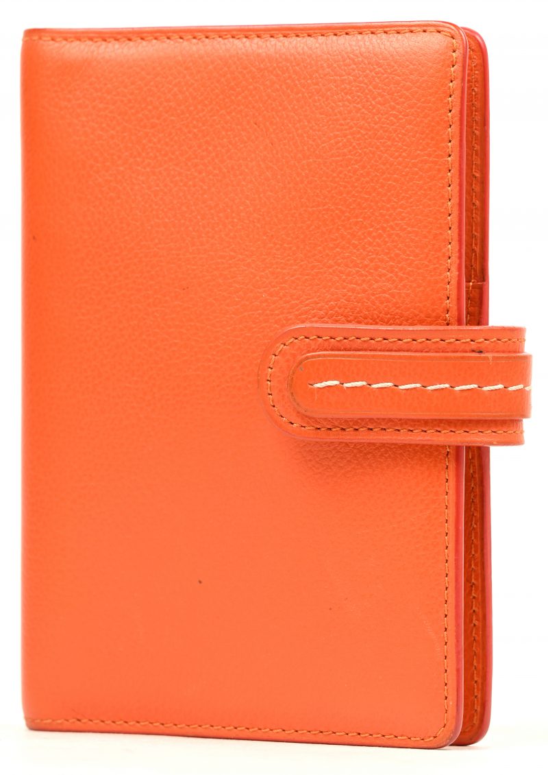 Een agendacover, model ‘Modula’, van oranje leder.