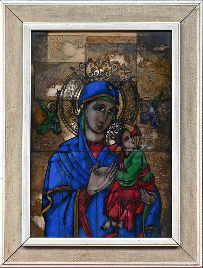 “Maria met kind”. Een tegeltableau waarvan enkele tegels mankeren.