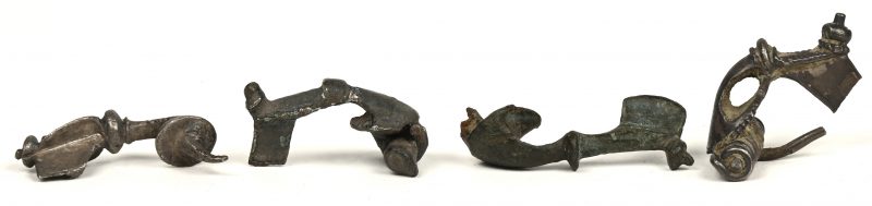 Een lotje fibulae, Romeins bronzen bodemvondsten.