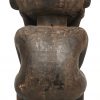 “Gehurkt figuur”. Een gebeeldhouwd Afrikaans houten figuur. Luluwa, Zaïre.