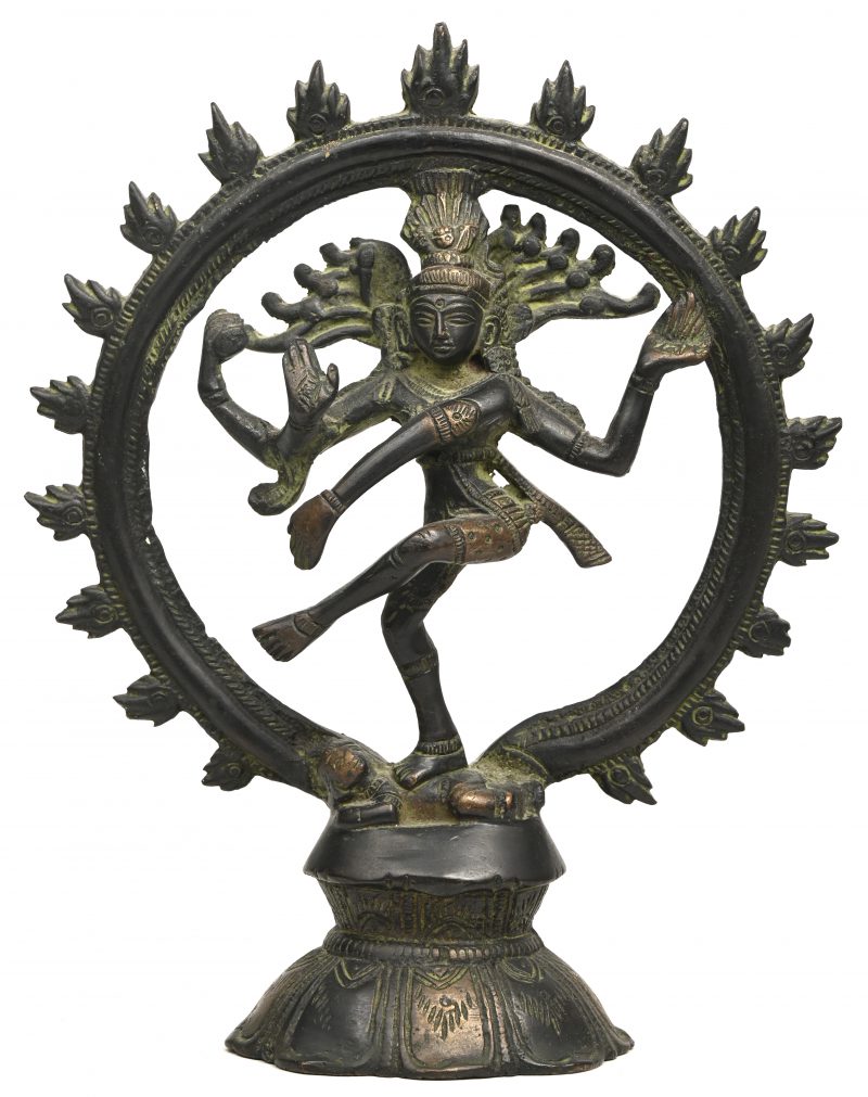 Een antieke Shiva Nataraja van brons.