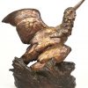 “De houtsnip in de strikval”. Een gepatineerd bronzen beeld. Gesigneerd en met cachet van de ‘Societé des bronzes de Paris. Kleine vervorming aan de bek.