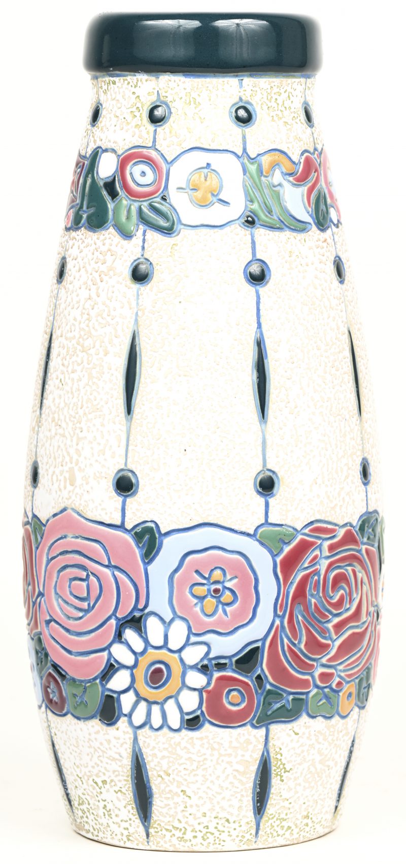 Een art deco vaas van meerkleurig aardewerk met bloemendecor in reliëf. Gemerkt en genummerd 15068.
