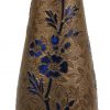 Een zeldzame vaas van kobaltblauw glas met een geëtst en koud verguld decor van bloemen en planten. Gemerkt. Kleine barst in het glas onderaan de buik.