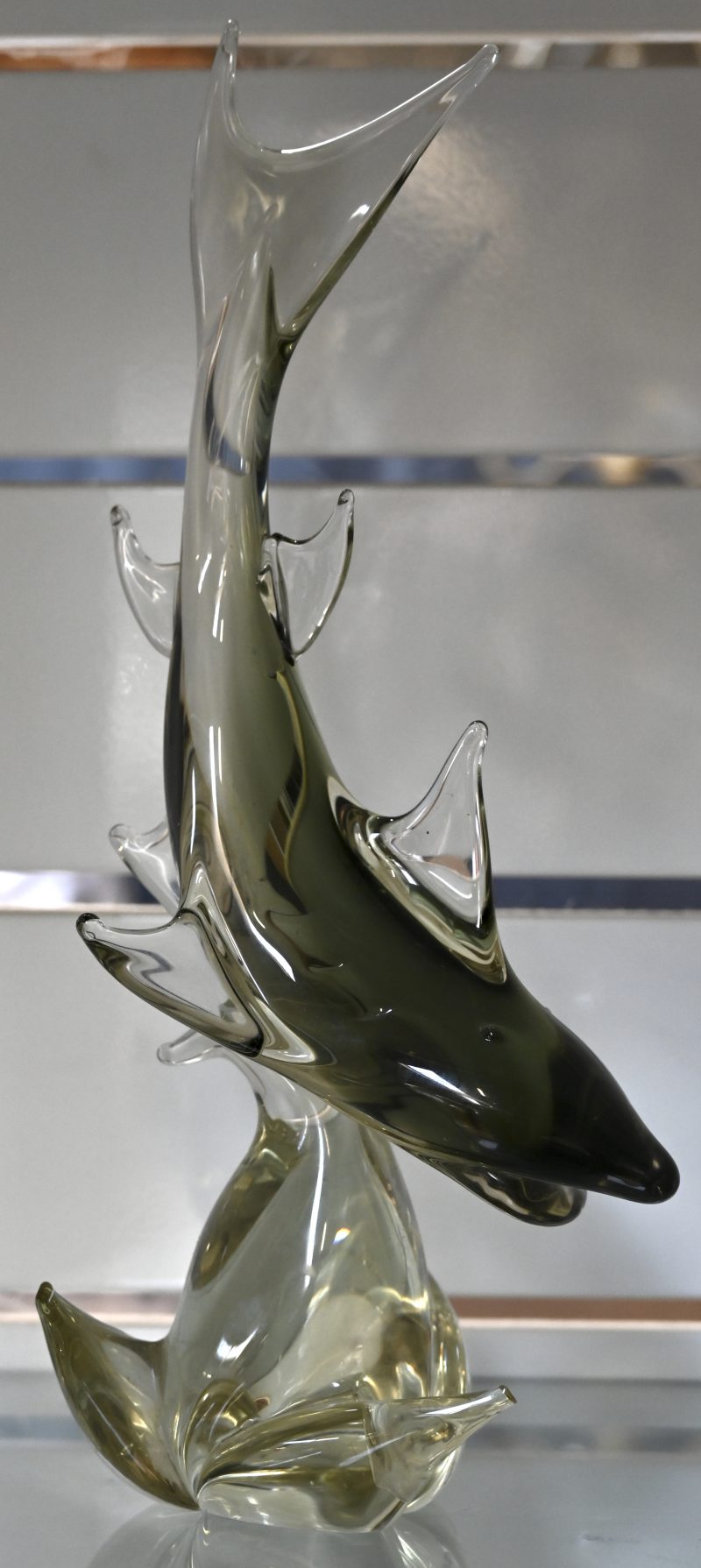 Een haai van groen Muranoglas.