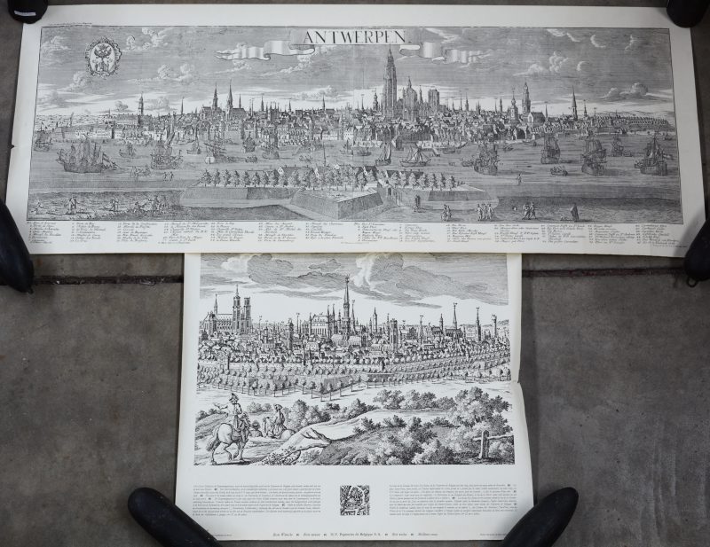 Twee losse herdrukken van antieke gravures, bestaande uit een zicht op Brussel en de rede van Antwerpen.