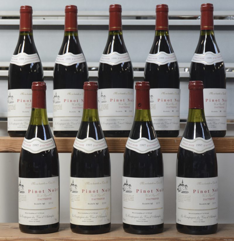 Lot rode wijn        aantal: 9 Bt.    Pinot Noir d’Autrefois Vin de Pays d’Oc   M.O.  1997  aantal: 4 Bt.    Pinot Noir d’Autrefois Vin de Pays d’Oc   M.O.  1999  aantal: 5 Bt.