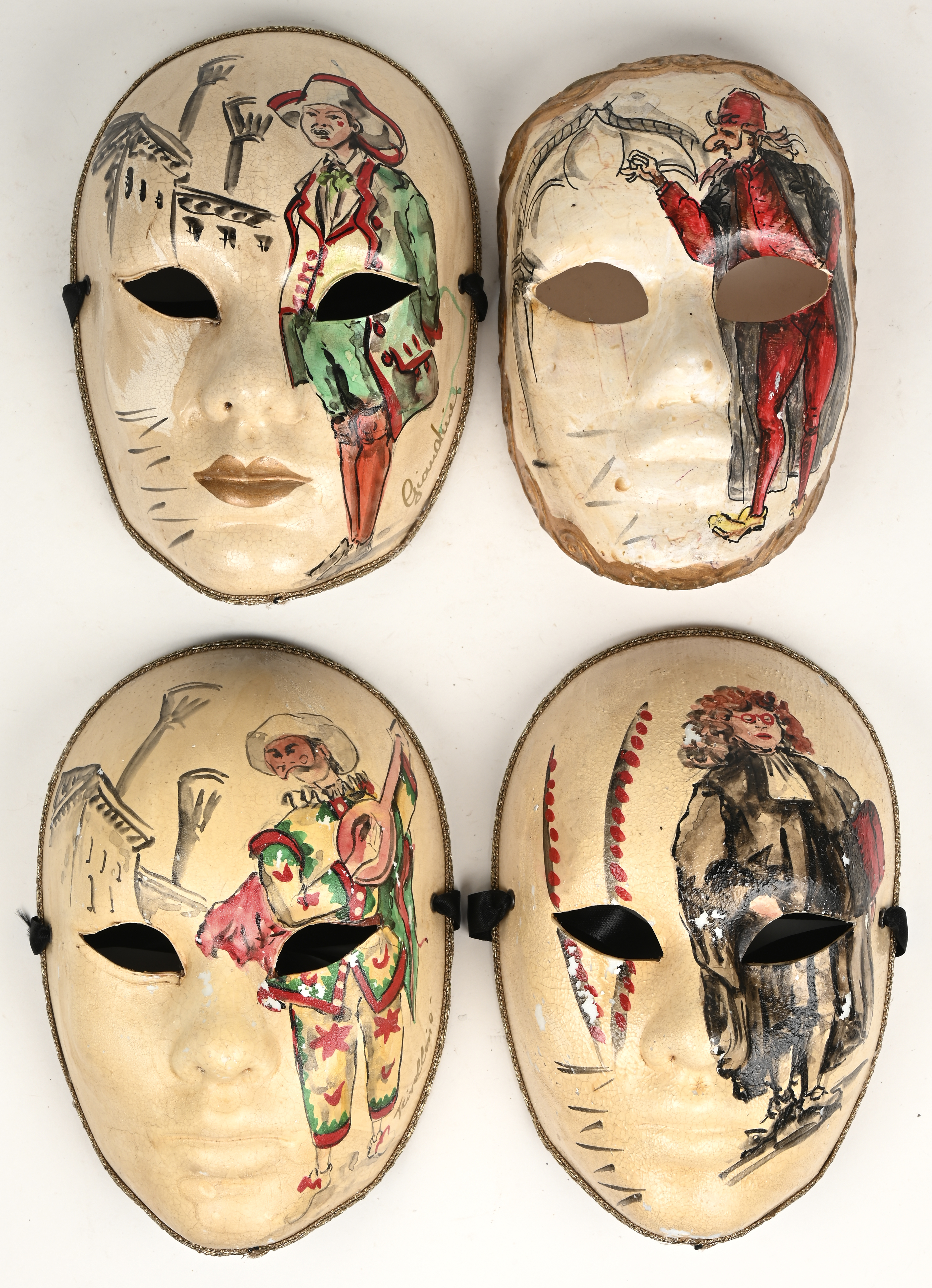 Vier handbeschilderde maskers. Jordaens N.V. Veilinghuis