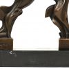 “Unique Forms of Continuity in Space”. Een futuristisch bronzen kunstwerkje naar het werk van Umberto Boccioni. Met gieterijstempel en nummer.