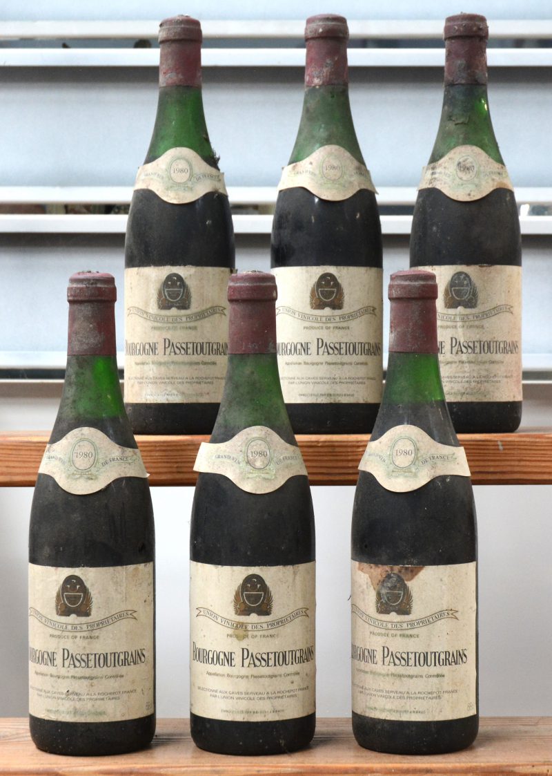 Bourgogne Passetoutgrains A.C.   Union Vinicole des Proprietaires   1980  aantal: 6 Bt.
