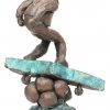 “Bliksemskater”. Een bronzen beeldje.