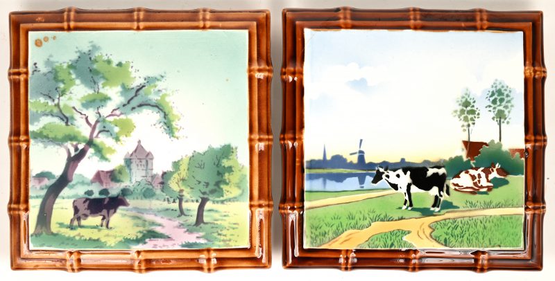 Een paar sierstukken van aardewerk versierd met koeien in een landschap. Gemerkt BFK.