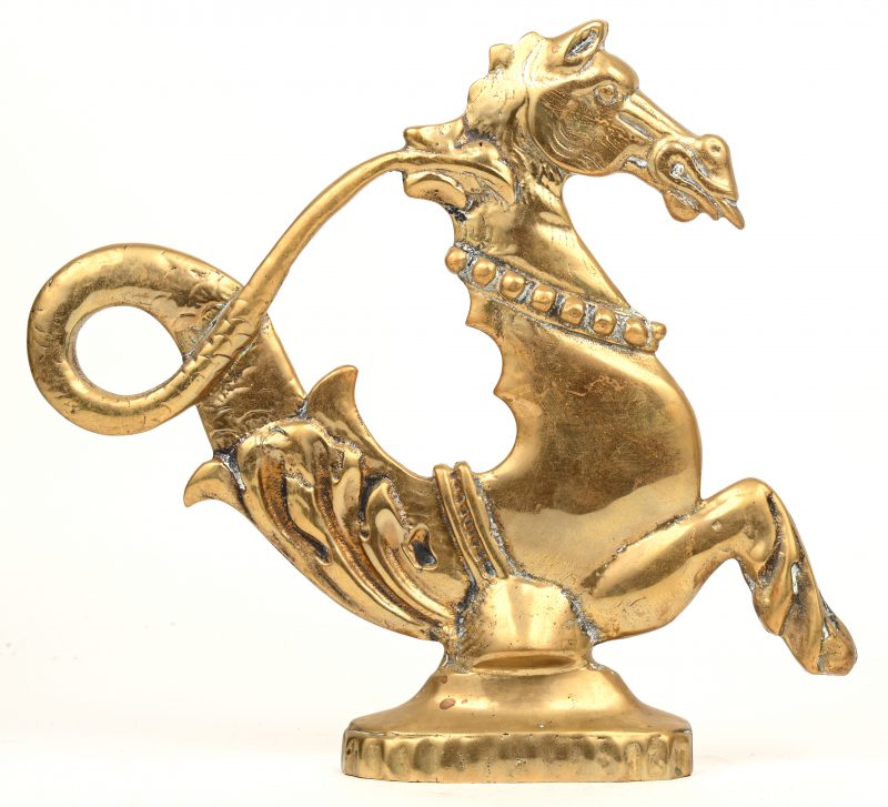 Een bronzen sierstuk van een Venetiaanse gondel in de vorm van een mythisch zeepaard.