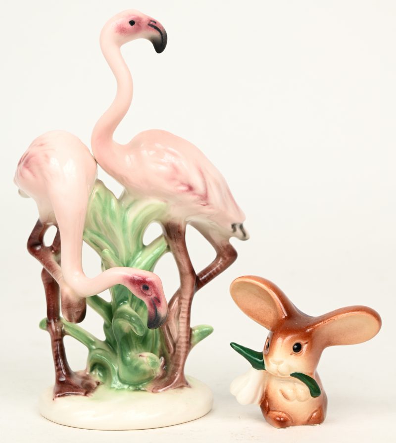 “Flamingo’s” & “Konijntje”. Twee beeldjes van meerkleurig porselein. Beide gemerkt.