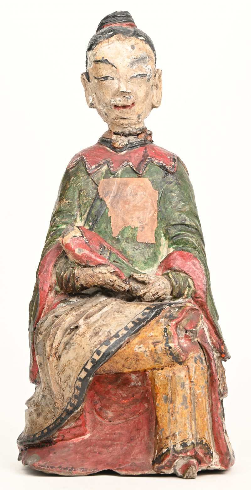 Een Chinese moeder en kind van polychroom steencomposiet. Hoofdje manco. Hoofd van de moeder hersteld. Laat 19de eeuw.