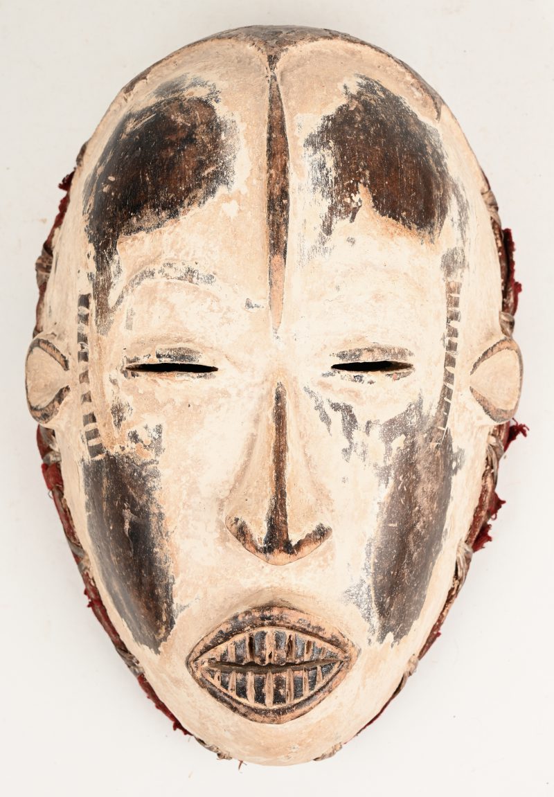 Een Afrikaans masker van de Idoma, Nigeria.