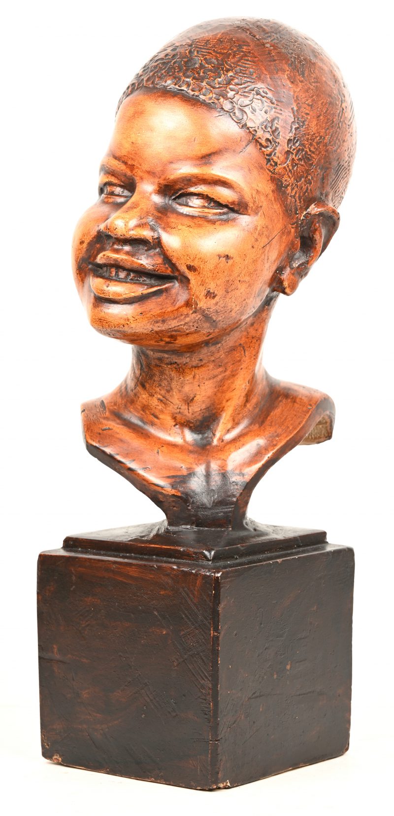 Een plaasteren buste van Afrikaanse jongeling.