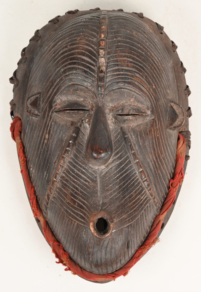 Masker in gesculpteerd hout, Okua - Nigeria
