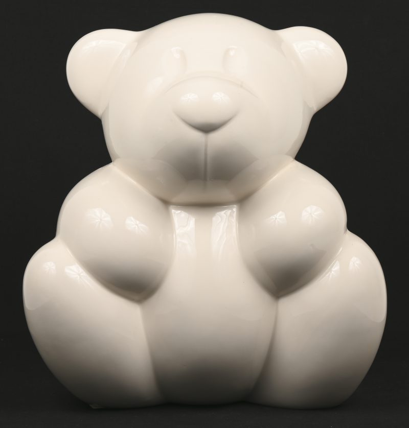 Beeld in Royal Boch, “Fast Affection Bear”, ontwerp Rik Delrue, gemerkt.